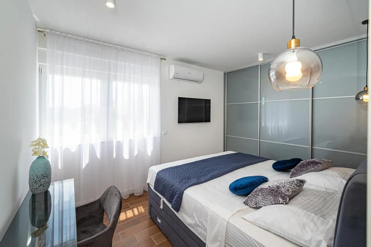 Villa Denis & Sabine Nin Holiday home