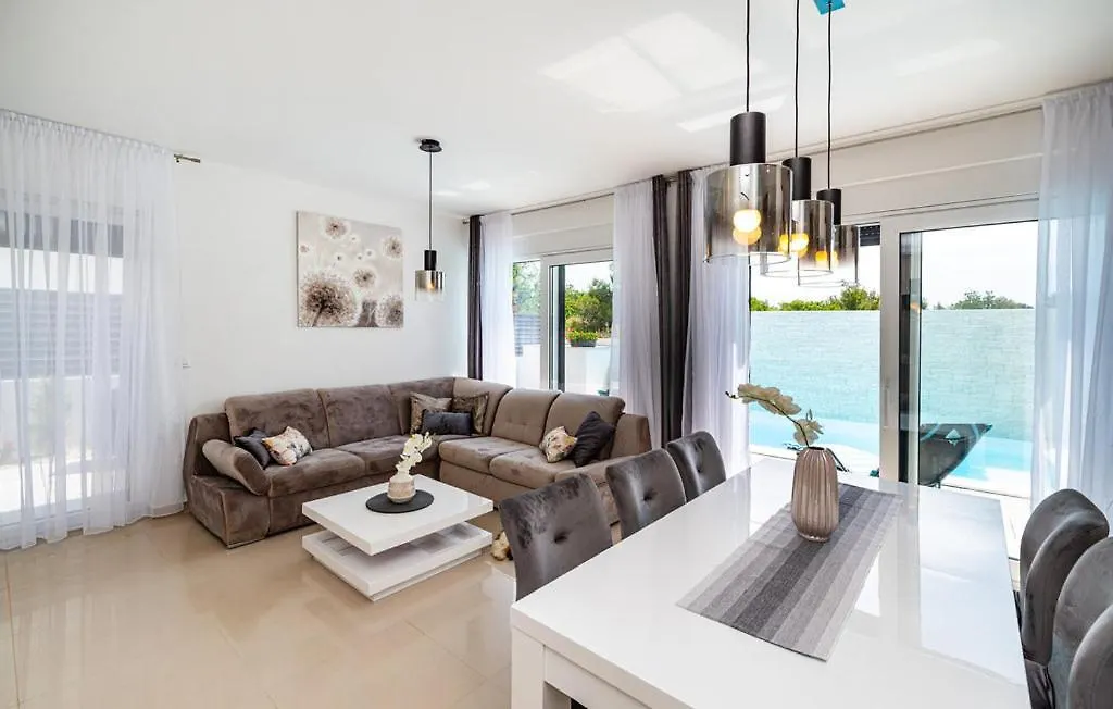 Villa Denis & Sabine Nin 0*,