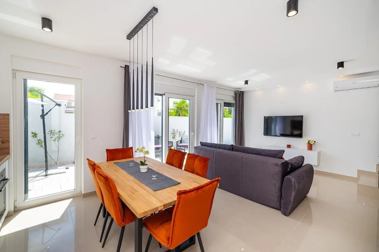 Holiday home Villa Denis & Sabine Nin